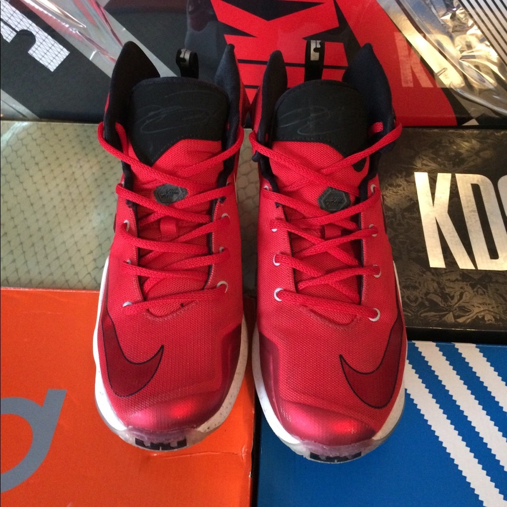 Lebron 13 - Picture 2 of 5